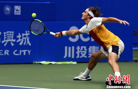 篮球比赛中 篮球比赛中