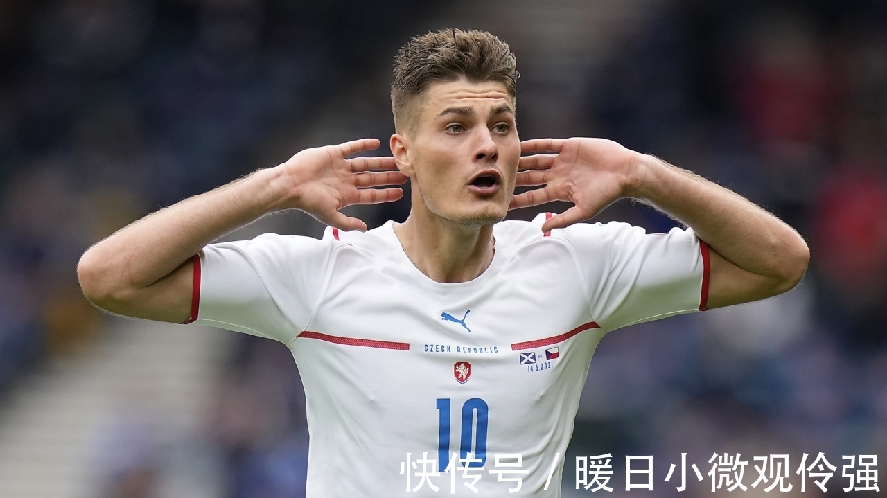 期里占据优 期里占据优