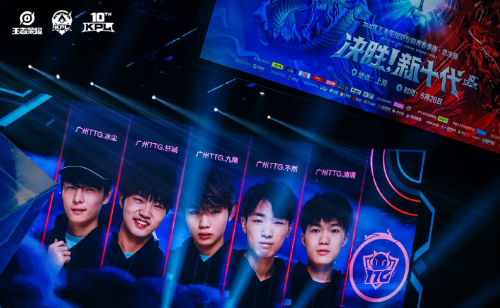 边路三人组 边路三人组